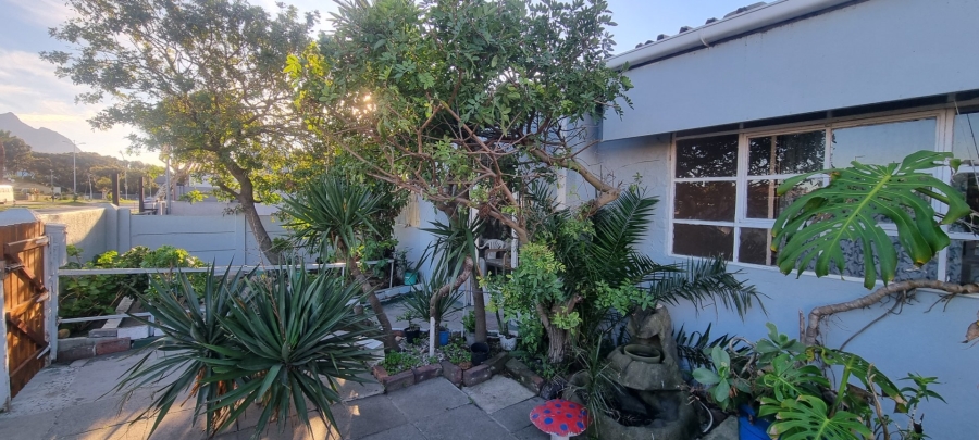 4 Bedroom Property for Sale in Silvertown Western Cape